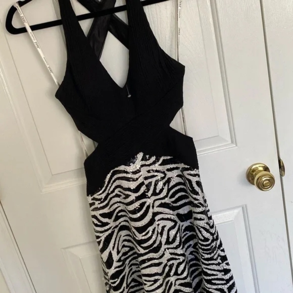 Jasz Couture Sequin Criss Cross Gown size 2 🦓 🖤 🤍 $600